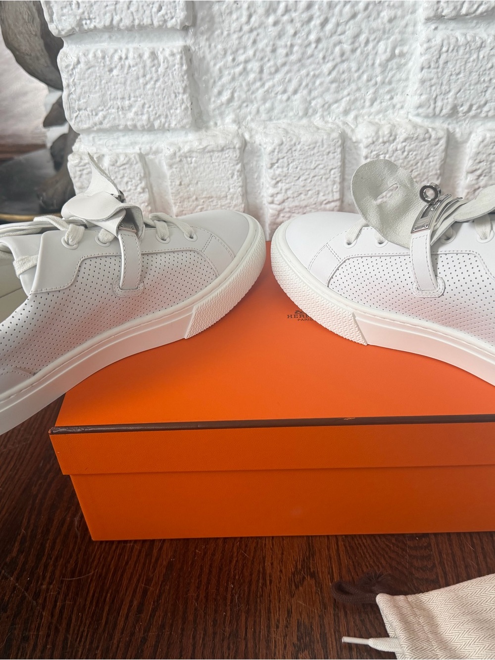 BRAND NEW! Hermes Day Sneaker. White perforated leather. Size: EU 39/US 8.5. - Picture 6 of 14